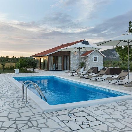 Mali Raj Villa สเวติ เปตาร์ ภายนอก รูปภาพ