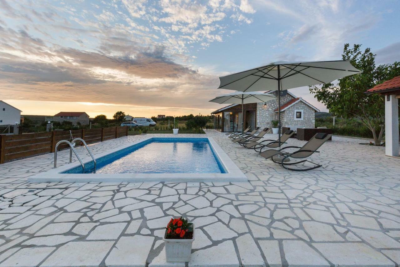 Mali Raj Villa สเวติ เปตาร์ ภายนอก รูปภาพ